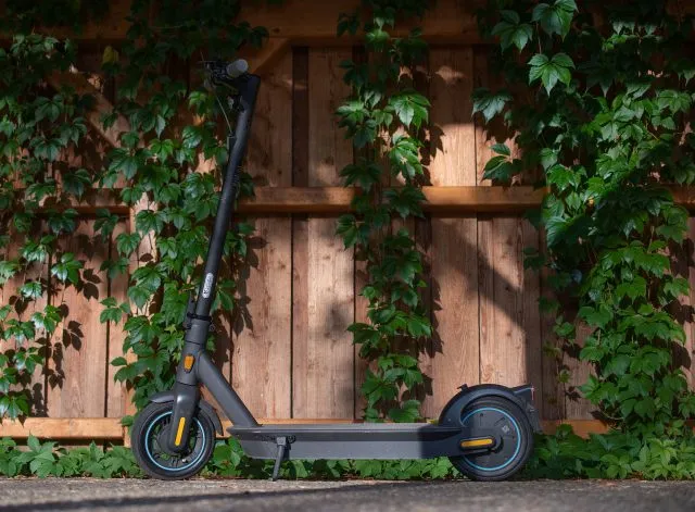 Dlaczego dzieci i rodzice pokochali hulajnogę Scoot and Ride Ash?